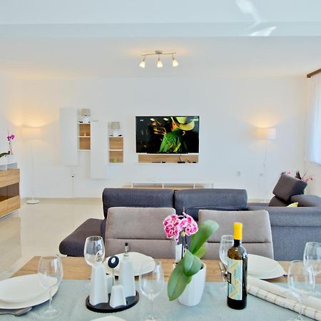 Apartment Karolina - Green Oasis Pula Bagian luar foto