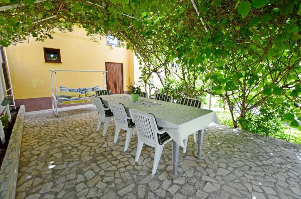 Apartment Karolina - Green Oasis Pula Bagian luar foto