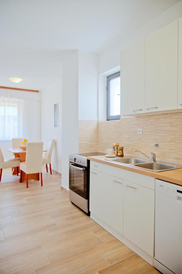 Apartment Karolina - Green Oasis Pula Bagian luar foto