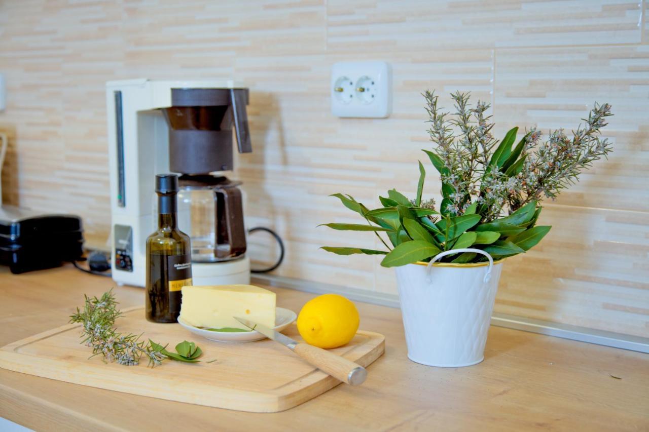 Apartment Karolina - Green Oasis Pula Bagian luar foto
