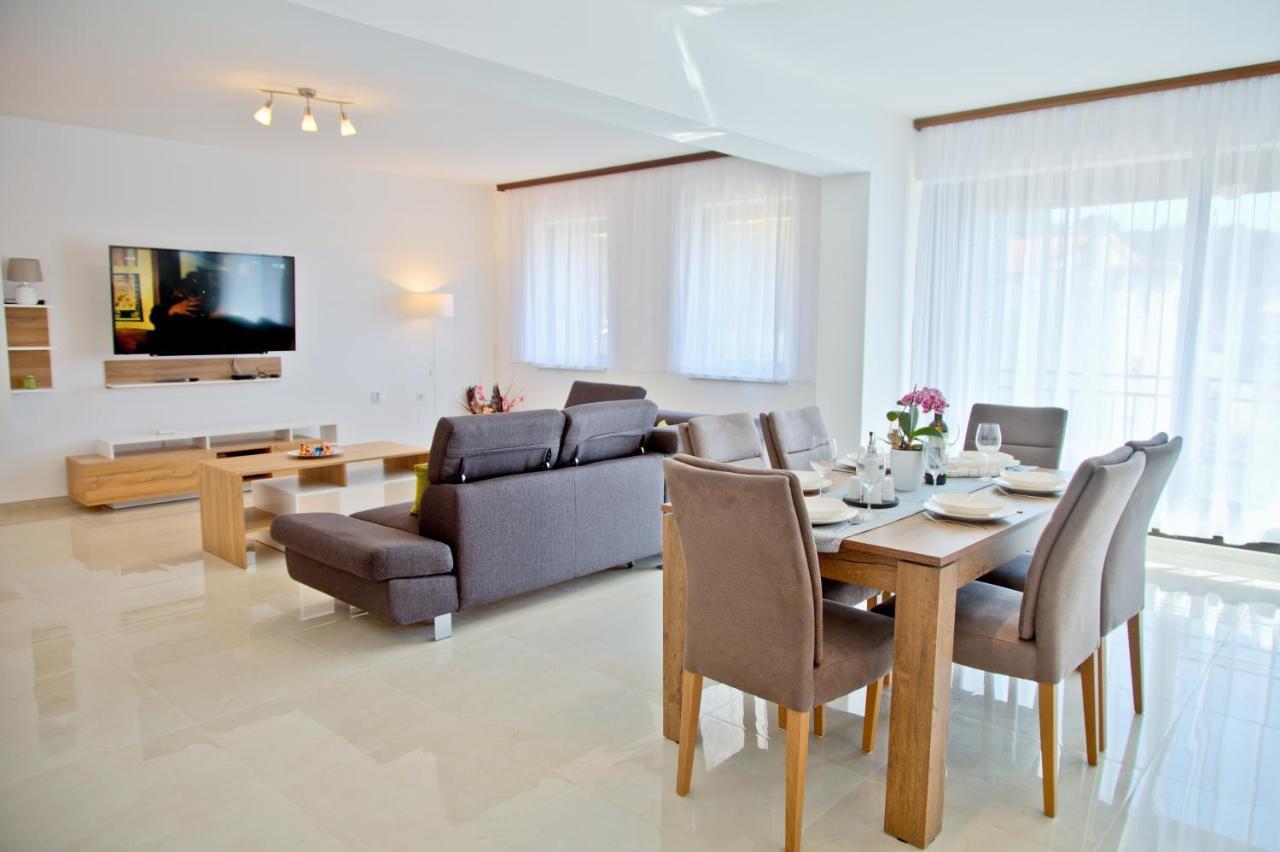 Apartment Karolina - Green Oasis Pula Bagian luar foto