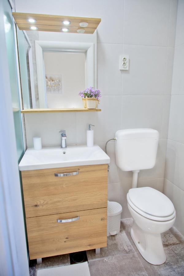 Apartment Karolina - Green Oasis Pula Bagian luar foto