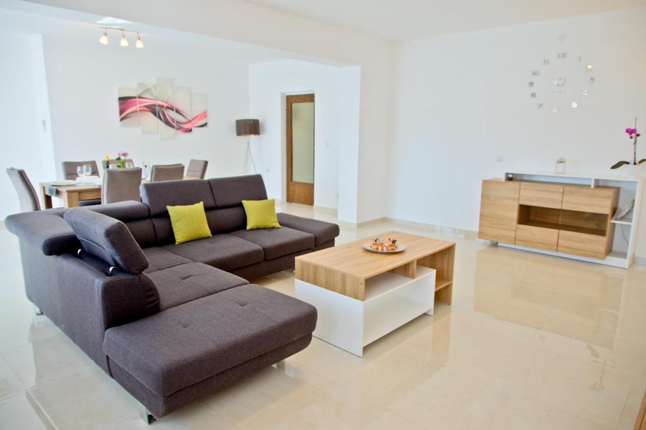 Apartment Karolina - Green Oasis Pula Bagian luar foto