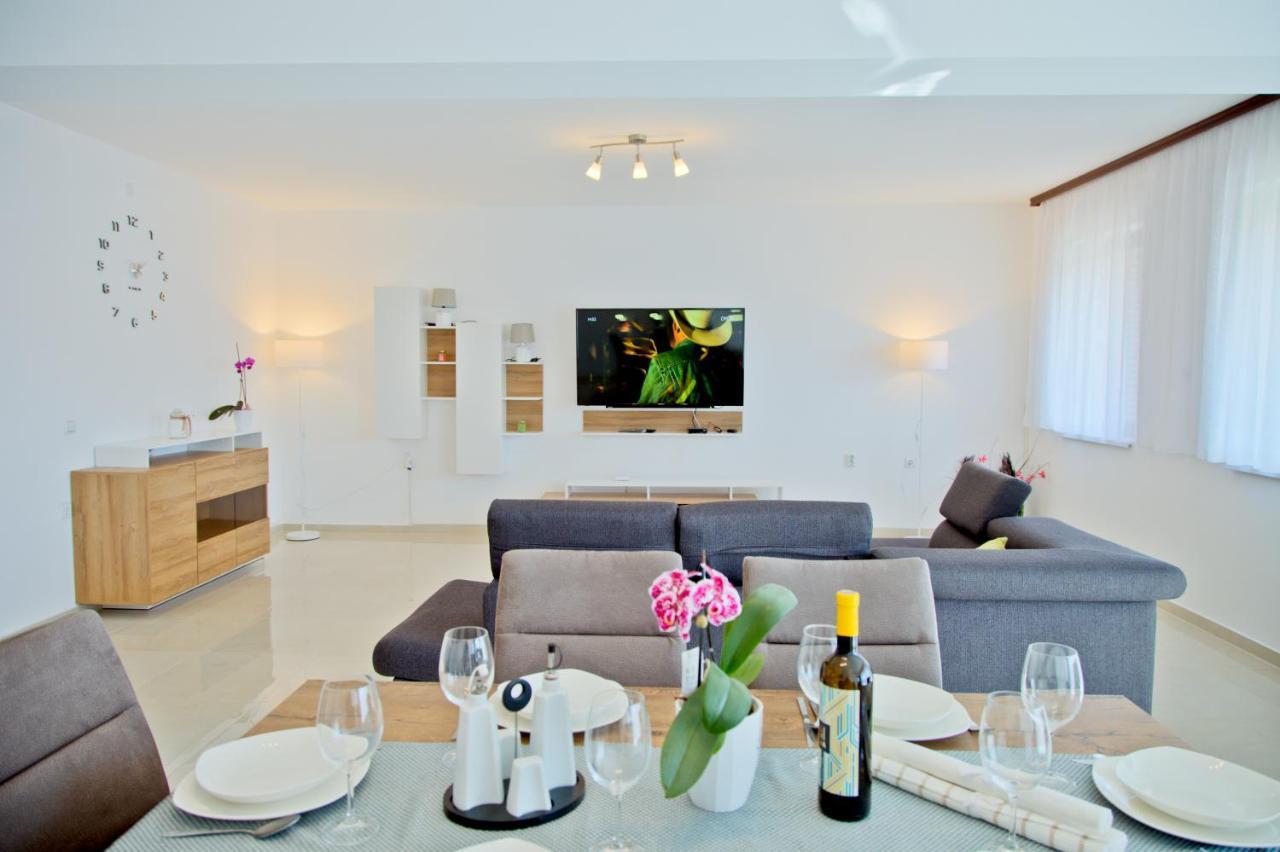 Apartment Karolina - Green Oasis Pula Bagian luar foto