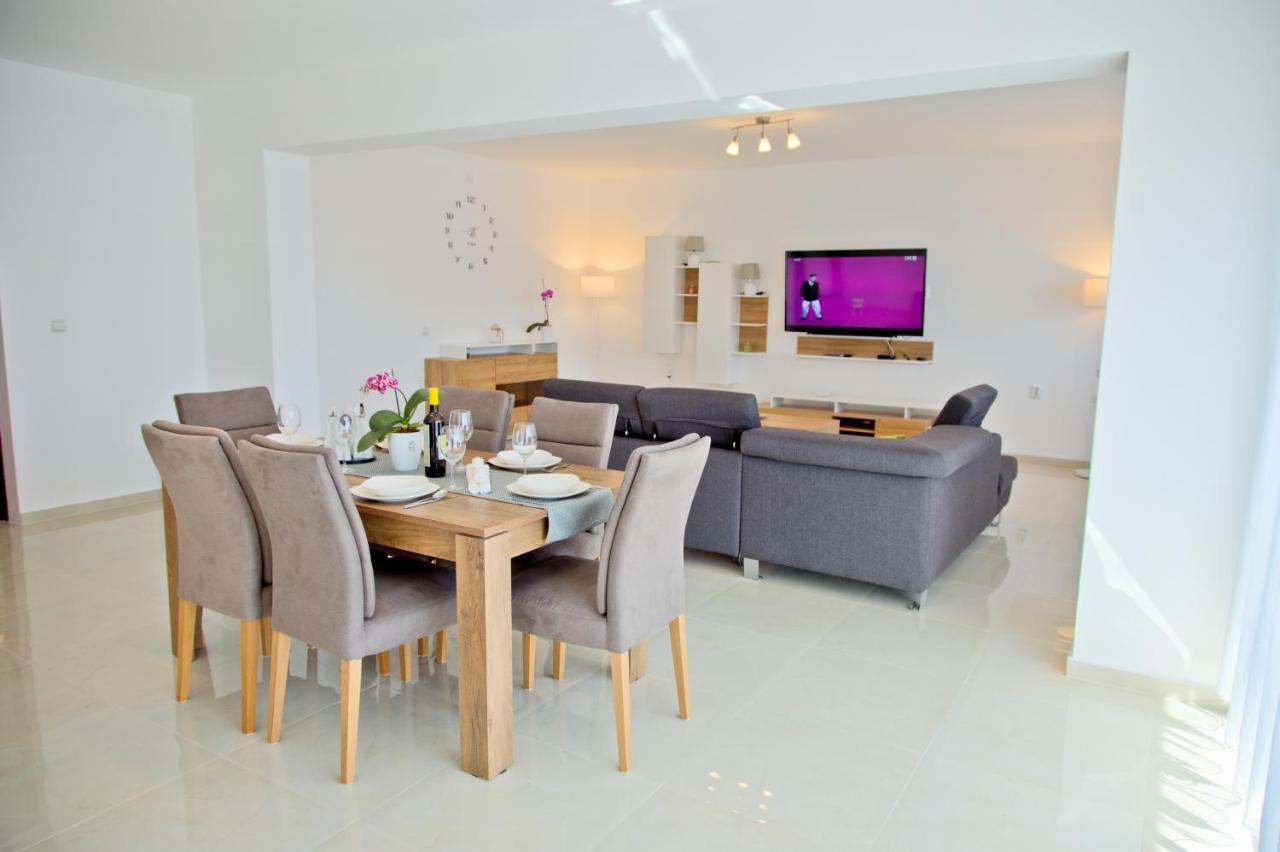 Apartment Karolina - Green Oasis Pula Bagian luar foto